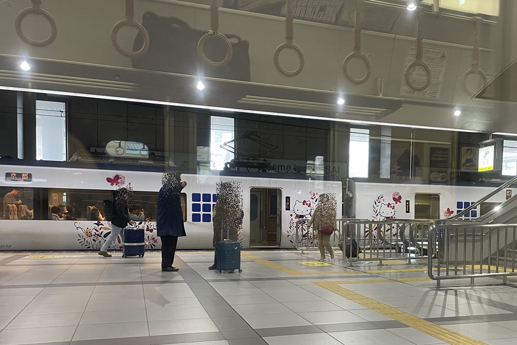 kansai airport station Hello Kitty